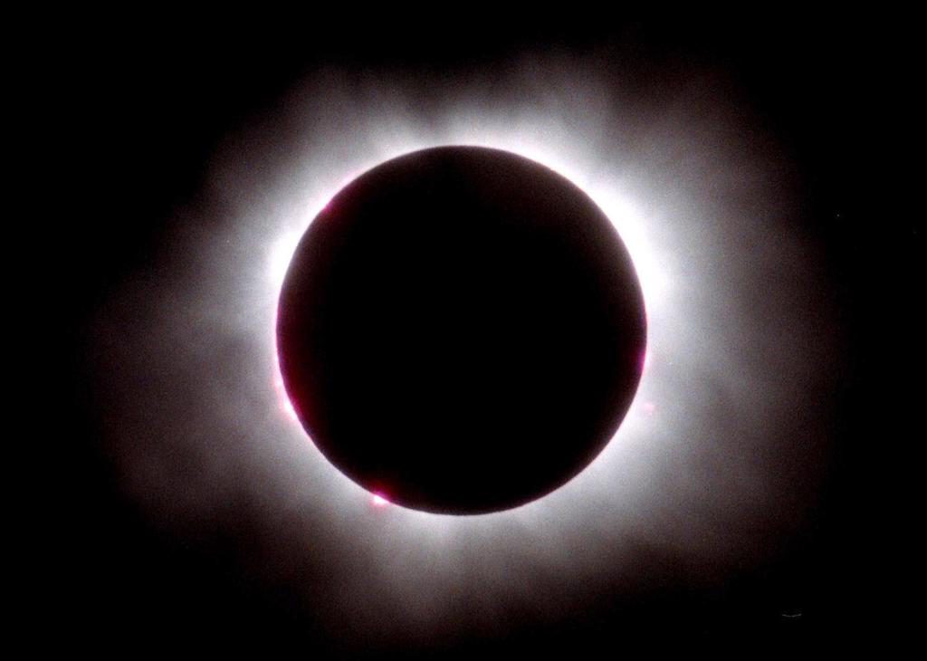 Toda la ciencia que cabe en un eclipse: desde validar a Einstein a estudiar la ionosfera