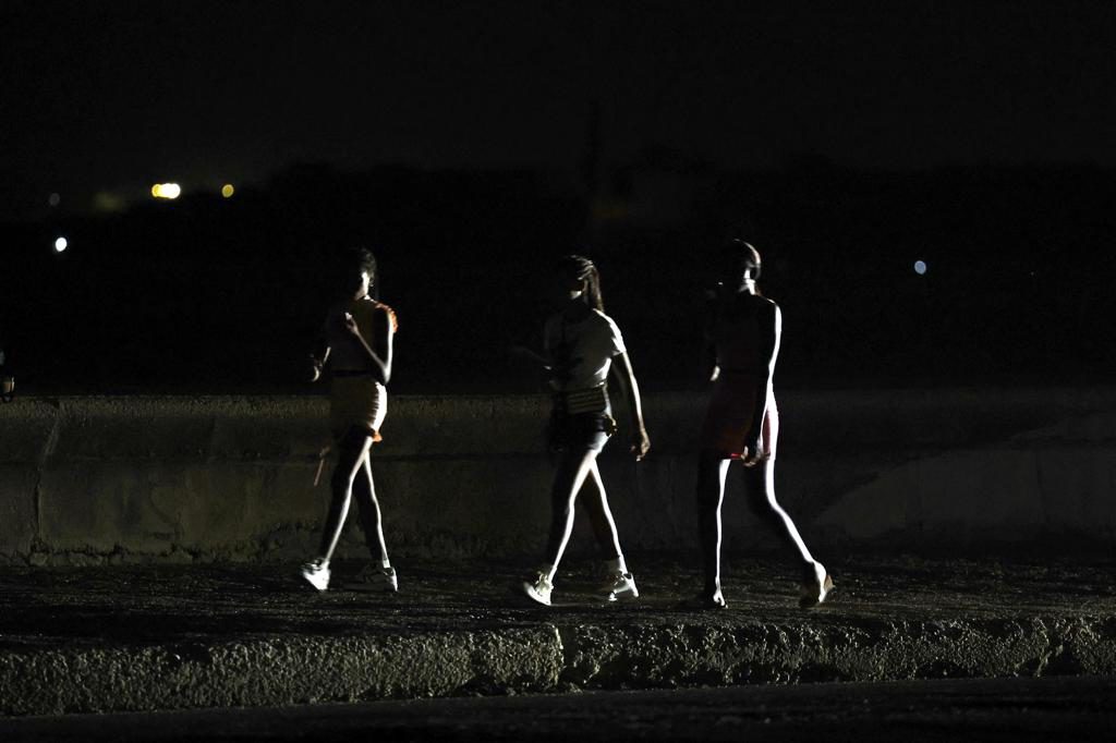 Apagones en Cuba: «Sin luz, sin agua, sin gas… todo está mal» por la crisis energética
