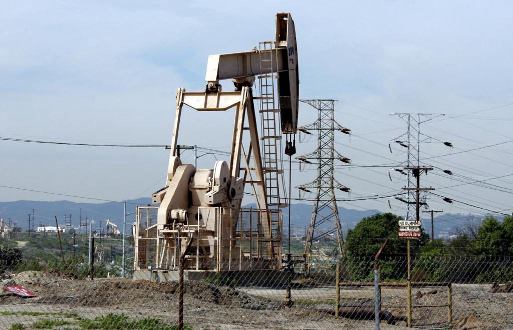 El petróleo de Texas cae el 5,7 %, ante la expectativa de que se reabra Ormuz