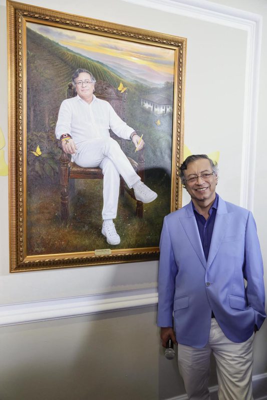 Petro devela su retrato en galería de expresidentes de Colombia a días de dejar el cargo