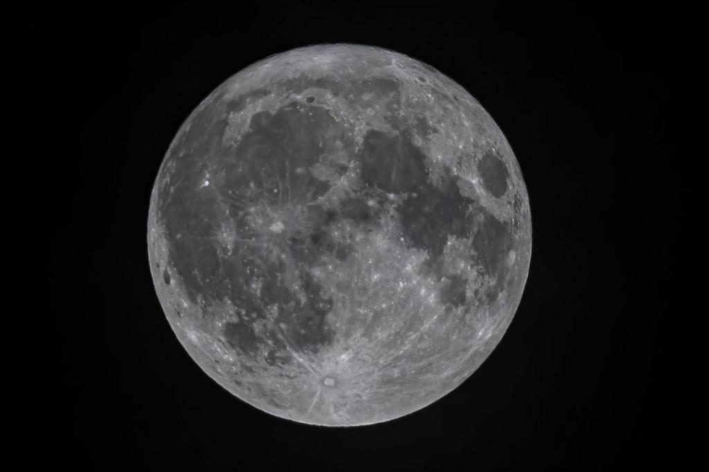 China actualiza su mapa geológico global de la Luna con nuevos datos de misión Chang’e-6
