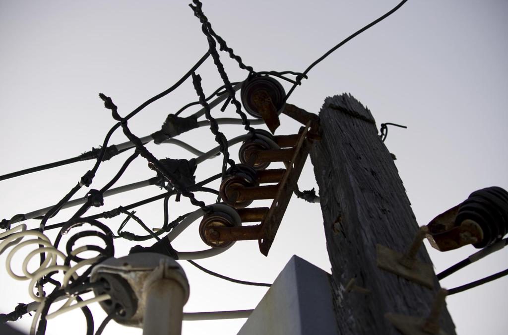 Instan a reducir el consumo de energía ante salida de dos unidades en Costa Sur