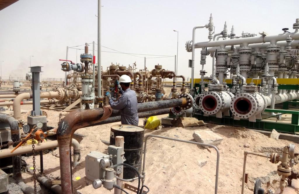 El brent sube un 3,8 %, a 82,5 dólares, ante la falta de avances para reabrir Ormuz
