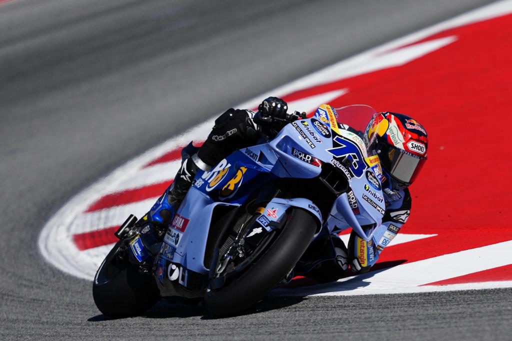 Alex Márquez marca la referencia en MotoGP, Acosta única caída de la sesión libre