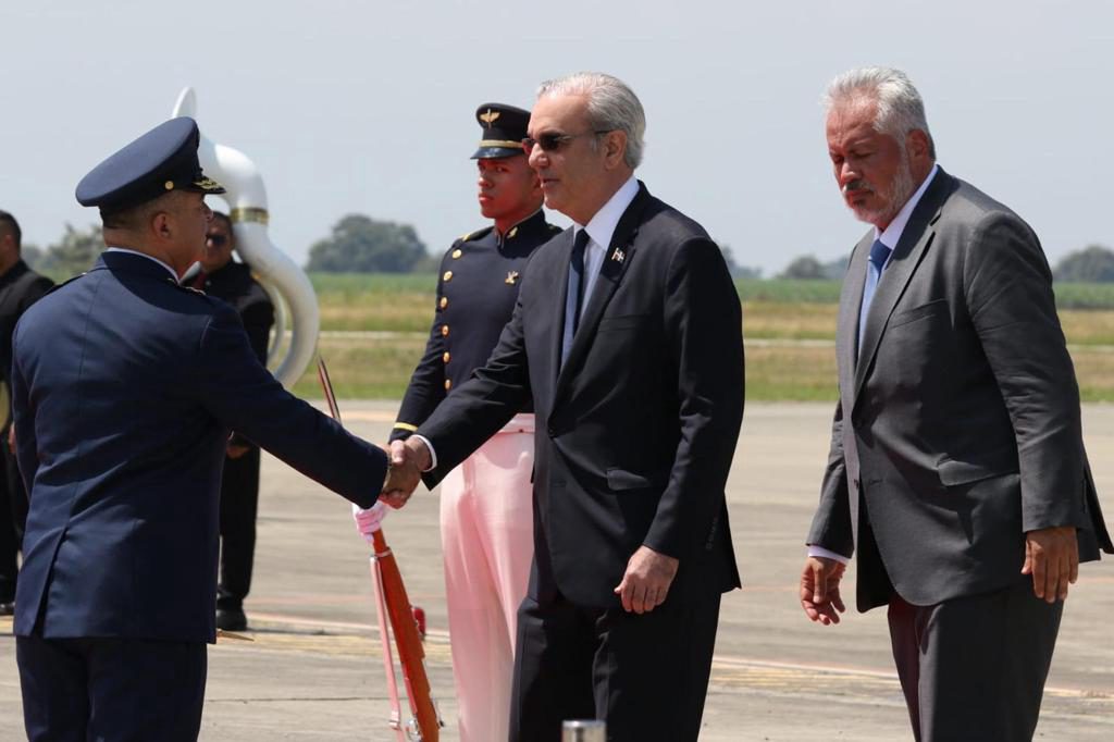 Presidente de República Dominicana llega a Cali para acudir a posesión de De la Espriella