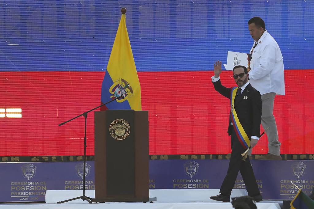De la Espriella abandona su acto de investidura para dirigirse a una guarnición militar