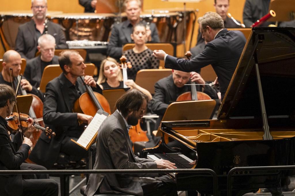 Trifonov y Harding despiden su gira con una intensa noche sinfónica en Santander