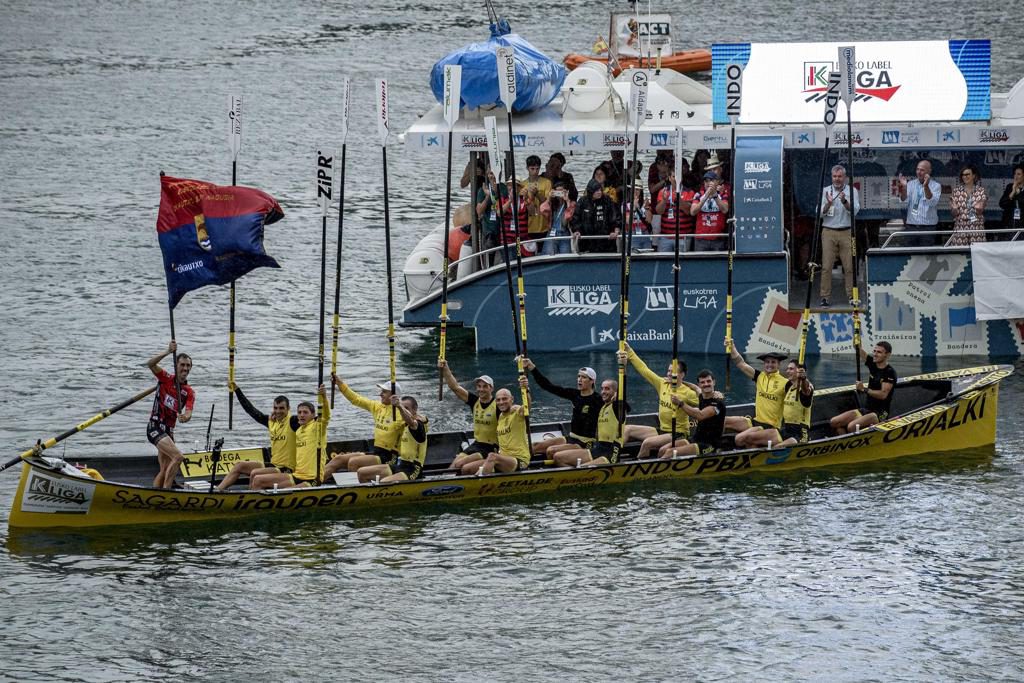 La trainera de Orio extiende su dominio y se impone en la XLII Bandera de Ondarroa