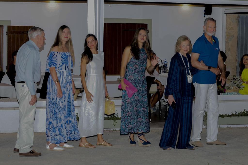 Los reyes cenan con sus hijas y la reina Sofía tras los premios de la Copa de Vela