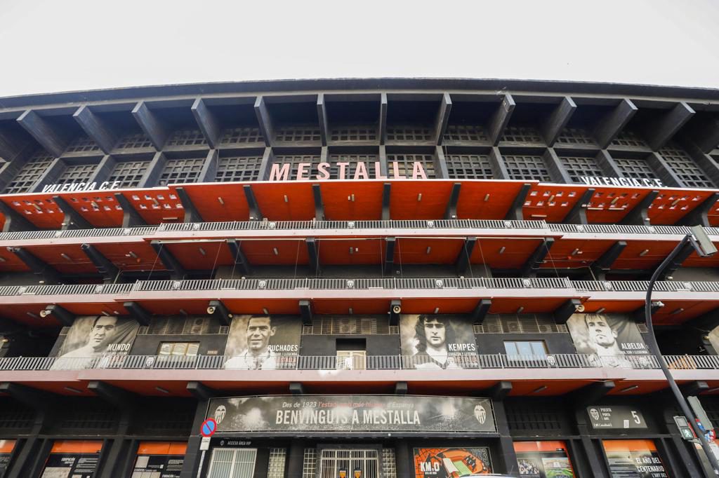 Un Valencia lleno de dudas aspira a Europa para despedir Mestalla