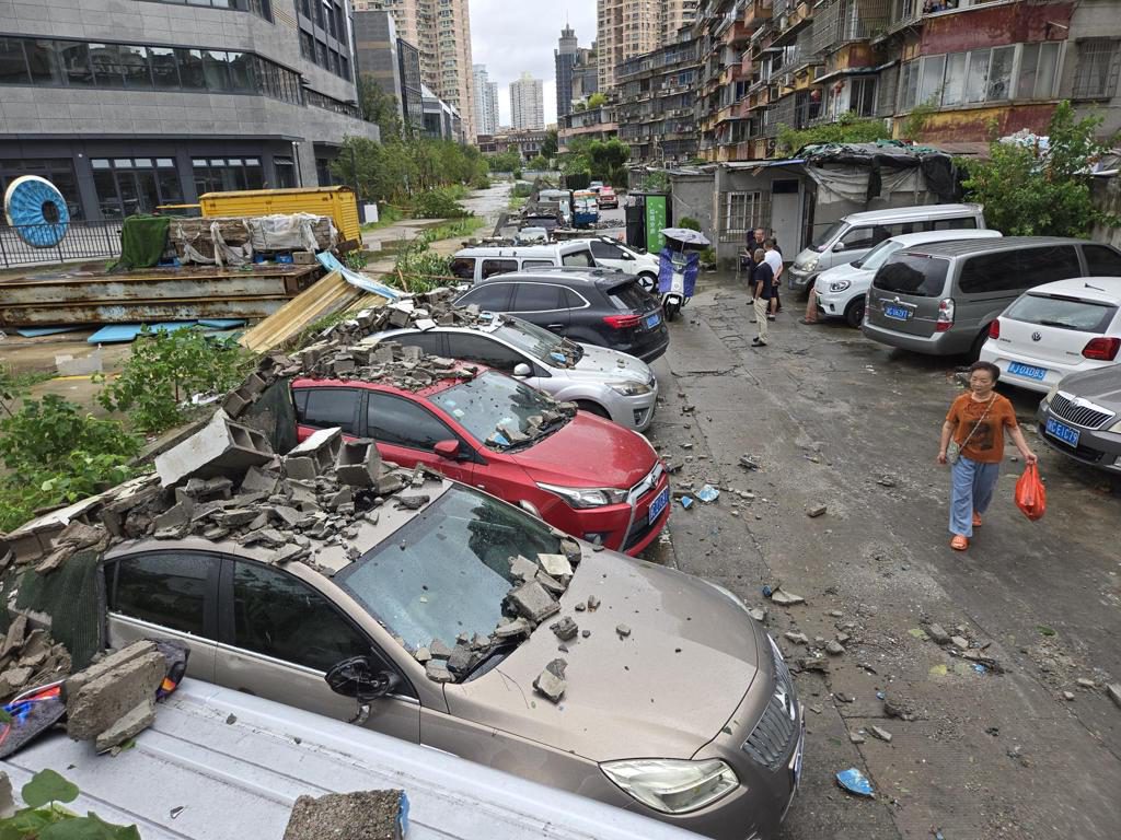 El tifón Dolphin deja más de 1,6 millones de evacuados y cancelaciones de vuelos en China