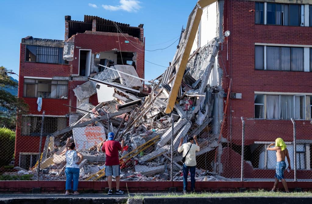 Alcalde de Pereira decreta toque de queda y se conmueve al hablar de víctimas de terremoto