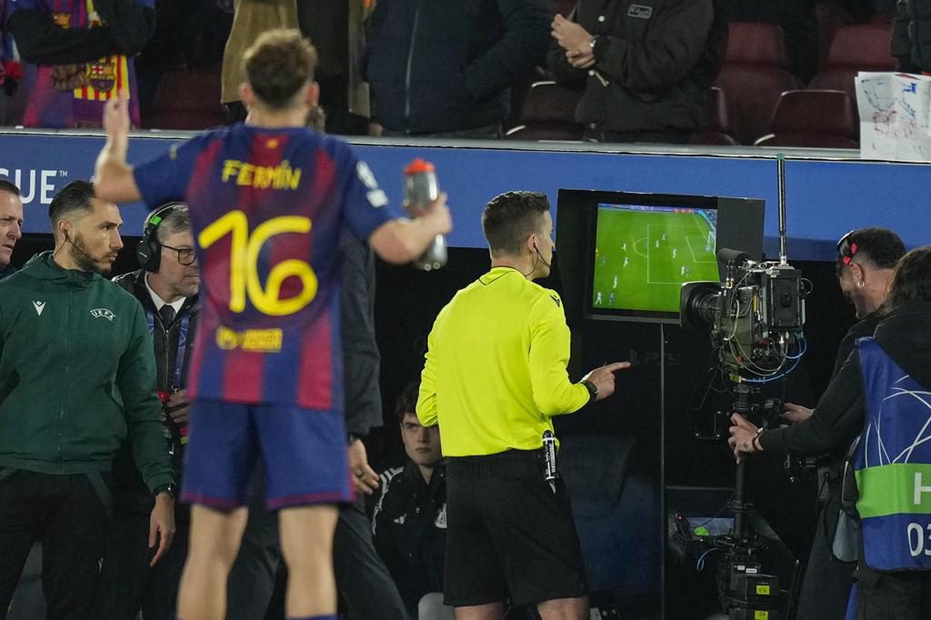La UEFA crea ‘Clear Line’, una guía común para aclarar cuándo debe intervenir el VAR