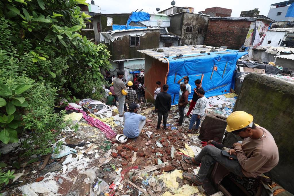 El monzón eleva al menos a 146 los muertos en la India tras un deslizamiento en Bombay
