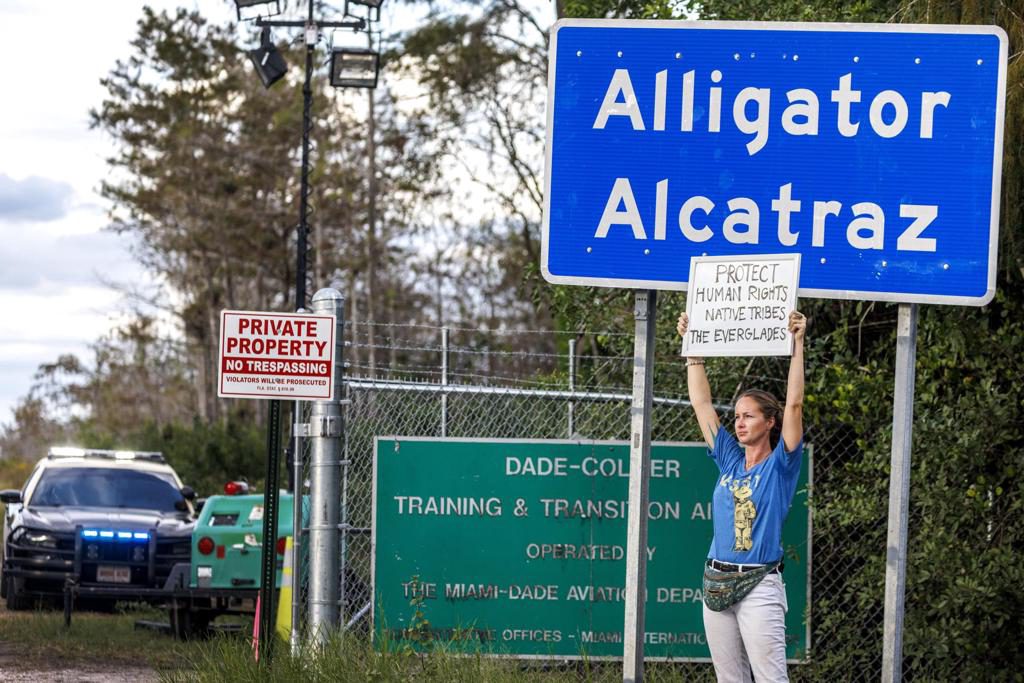 Florida devuelve a Miami el terreno del polémico centro migratorio ‘Alligator Alcatraz’