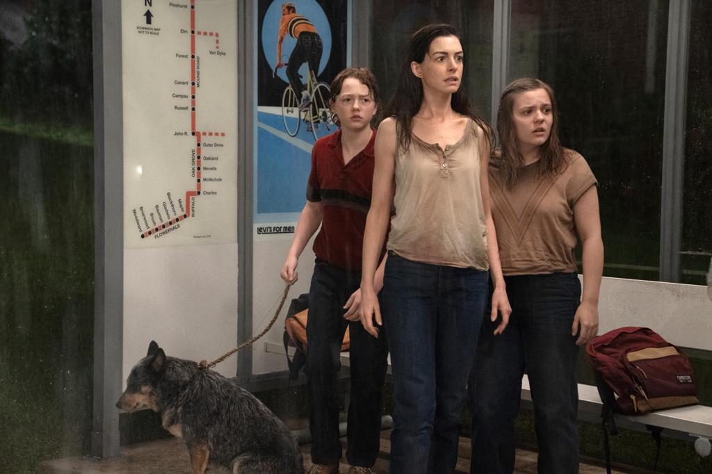 Dinosaurios renovados y crisis familiar se mezclan en ‘The End of Oak Street’