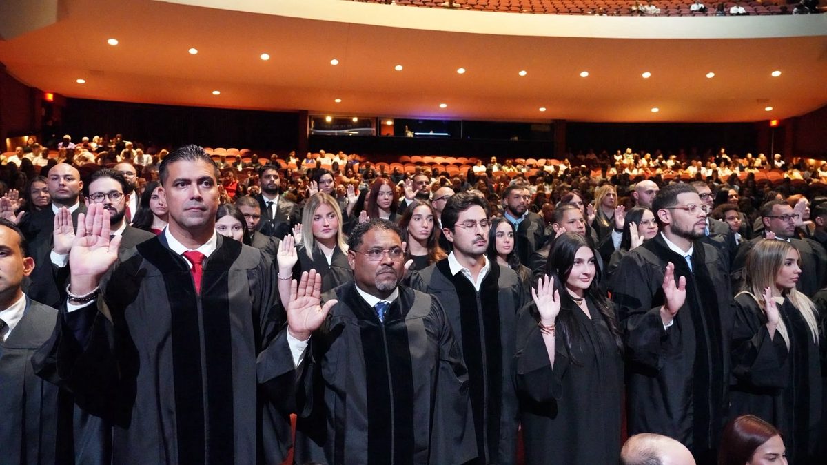 Tribunal Supremo juramenta a más de 170 abogados y profesionales de la notaría