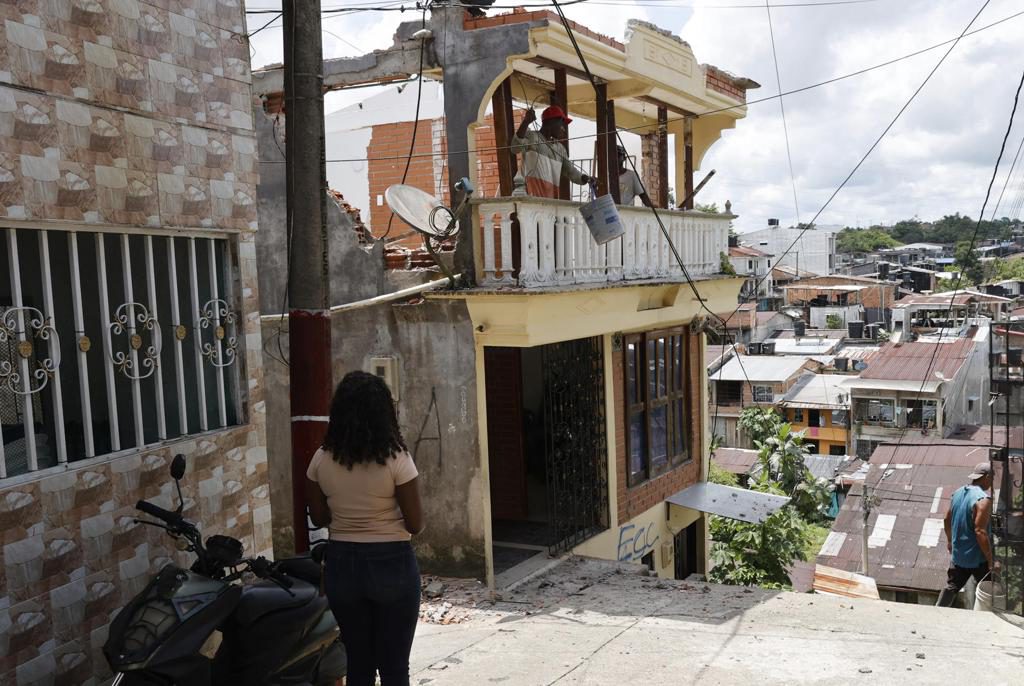 Entre grietas y réplicas, damnificados en Quibdó intentan seguir adelante tras terremoto