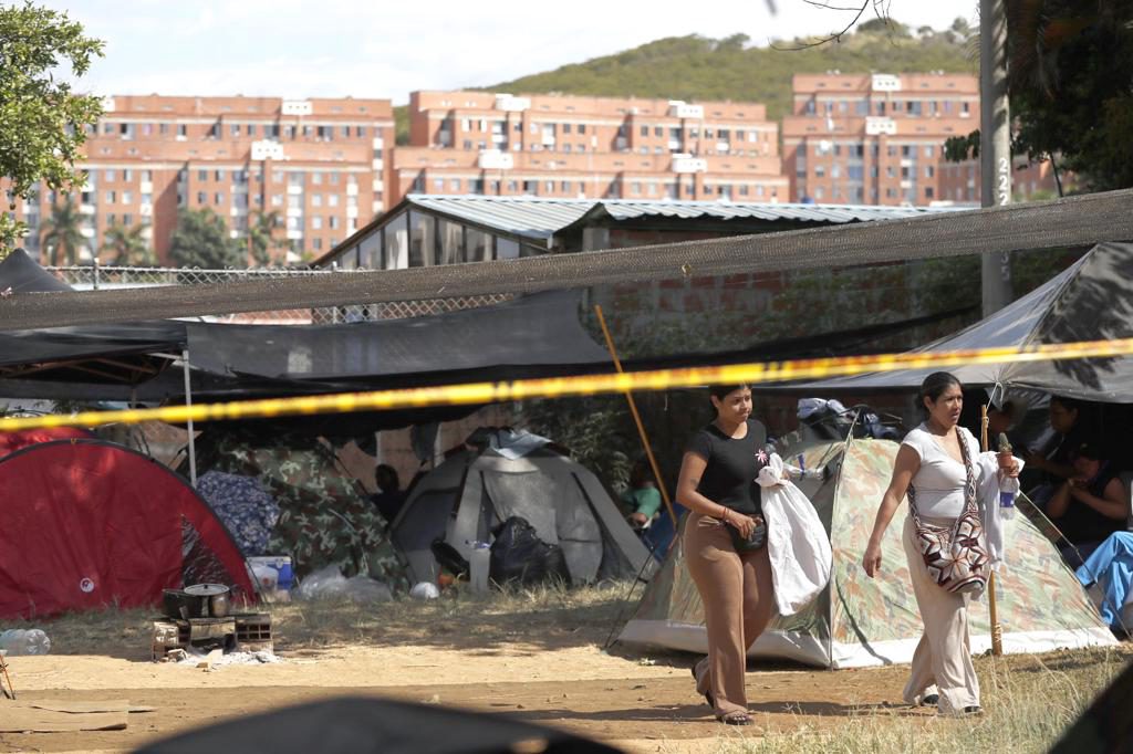 Unas 200 familias duermen en carpas en Cali temerosas de volver a sus casas tras terremoto