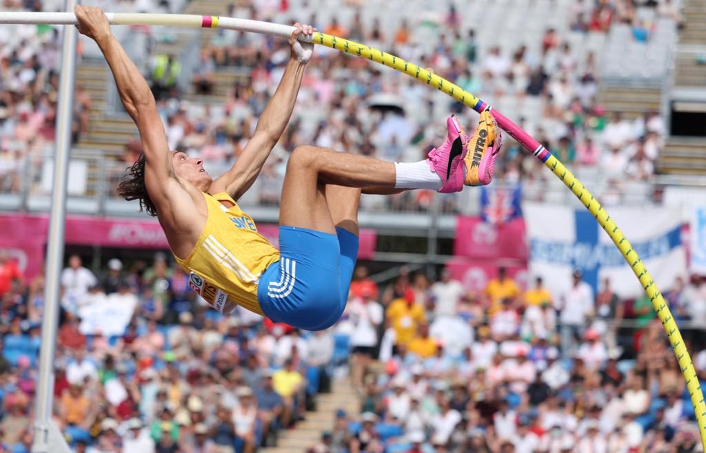 Duplantis cumple el trámite
