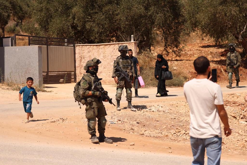 La aldea palestina de Qusra continúa invadida por colonos ante permisividad del Ejército