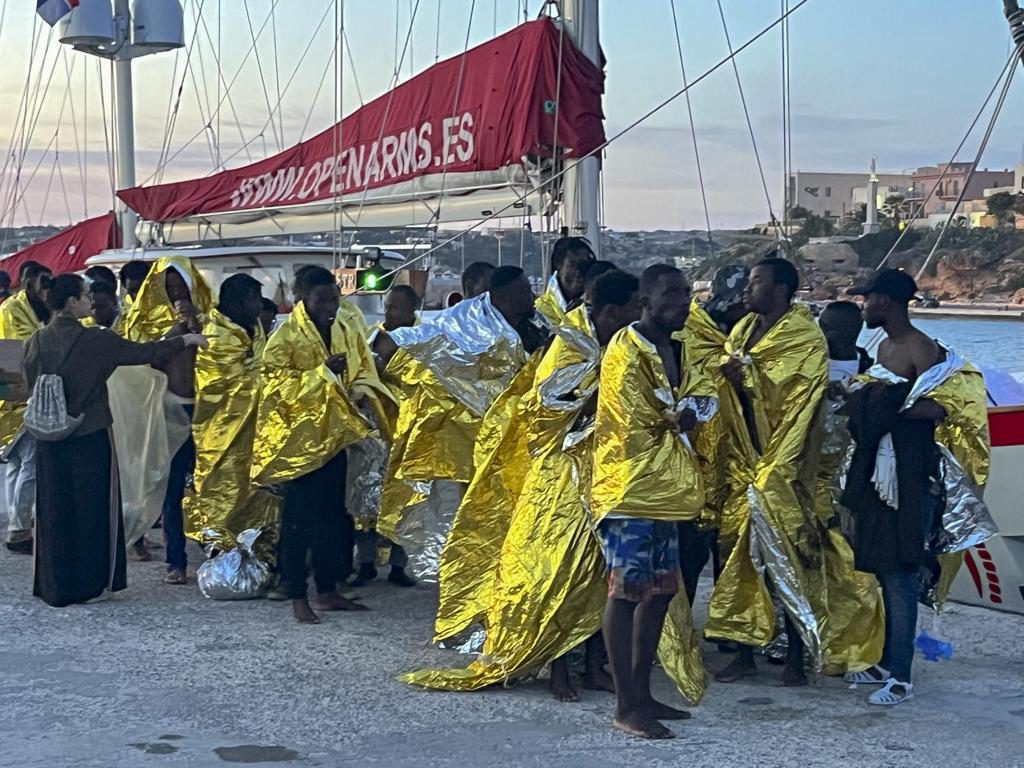 La ONG Sea-Watch rescata a seis migrantes que habían sido arrojados al mar Mediterráneo