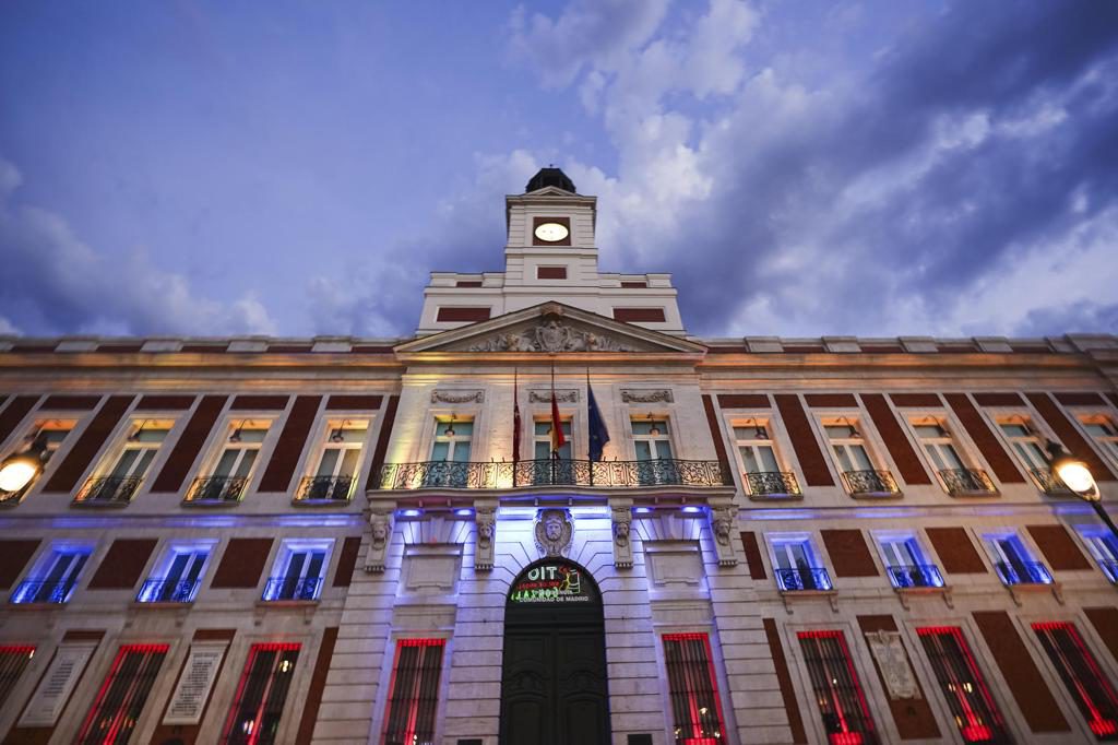 Madrid se ilumina con la bandera colombiana en solidaridad por el terremoto