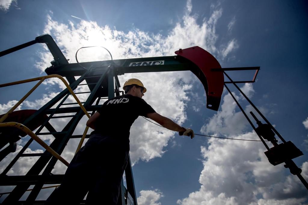 El barril de brent gana un 1,66 % y cierra la semana en 88,52 dólares