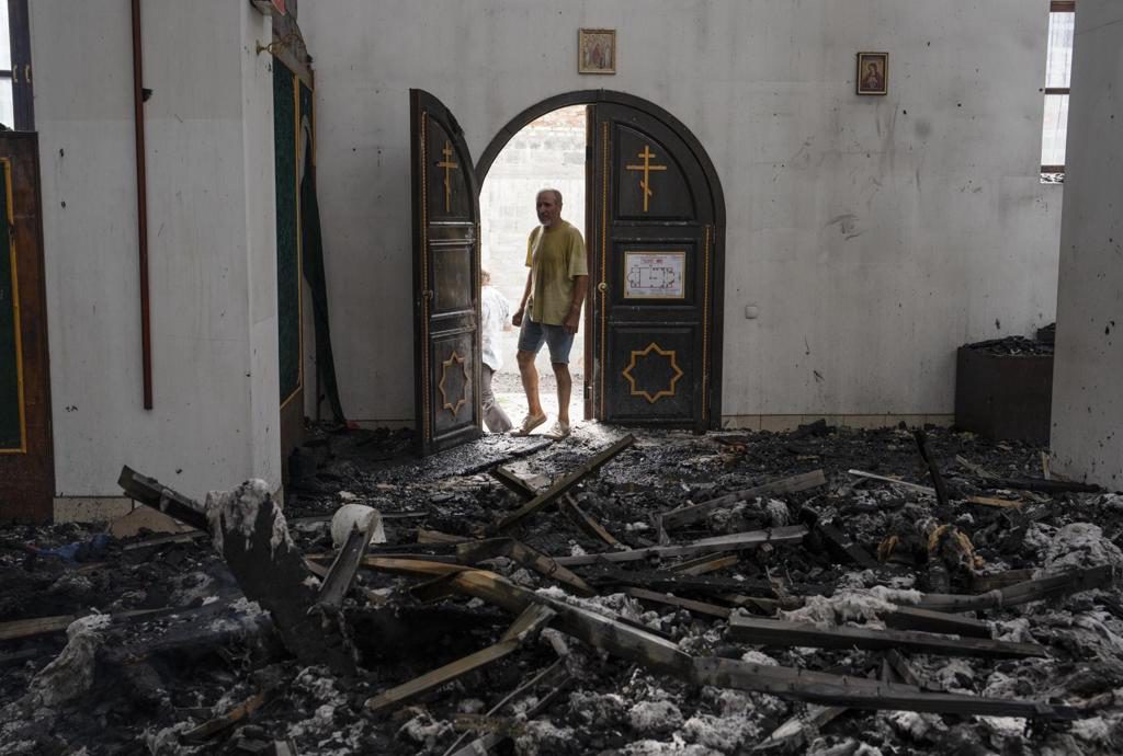 Un ataque ruso con misiles contra Kiev causa 3 heridos y daños en mercado de libros