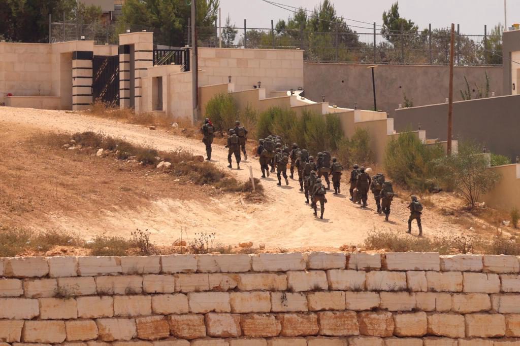 Ejército israelí sigue ocupando una vivienda palestina en Qusra y sin arrestar a colonos