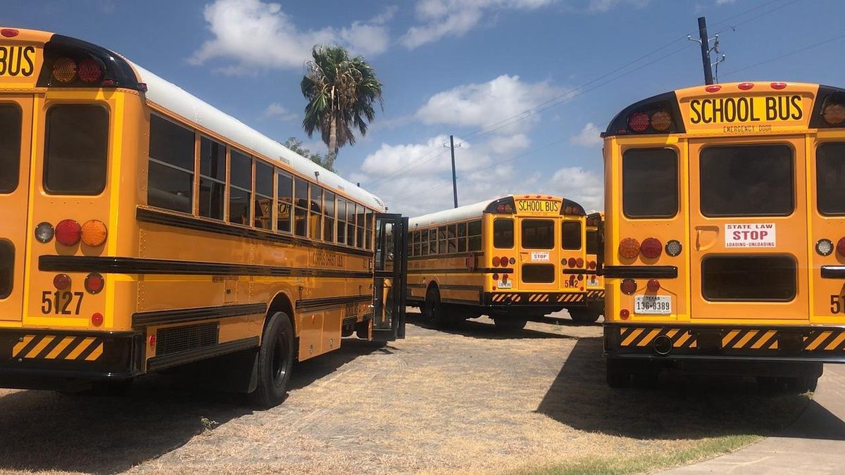 Porteadores escolares denuncian que Educación no ha pagado la deuda