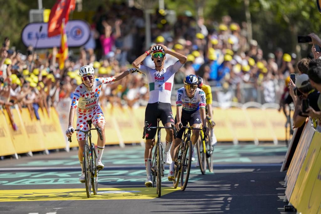 Isaac del Toro lidera al UAE en la ronda alemana