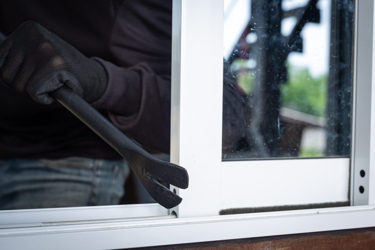 Roban $87,000 en efectivo y prendas durante asalto domiciliario en Montehiedra