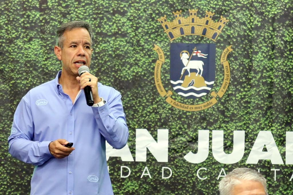 Miguel Romero inaugura instalaciones del Parque Josefa Fontán que dañó el huracán María