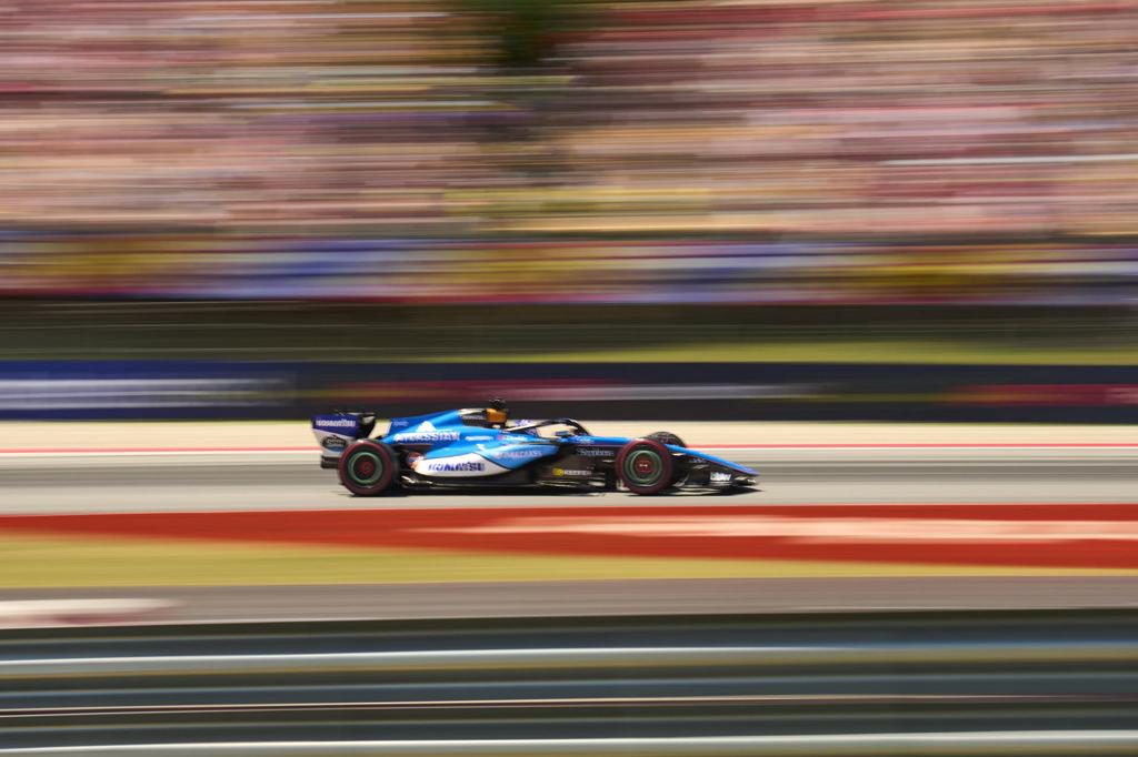 Alex Albon continuará con Williams en 2027
