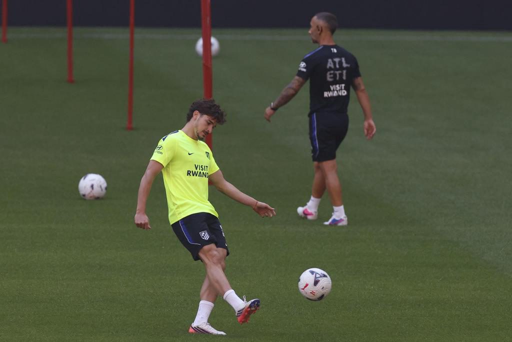 Llorente y Baena, en la convocatoria; Julián, ‘Cuti’, Sorloth, Vargas y Lemar, ausencias