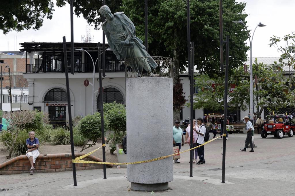 Diez días después del terremoto en Colombia, la tragedia sigue entre promesas y escándalos