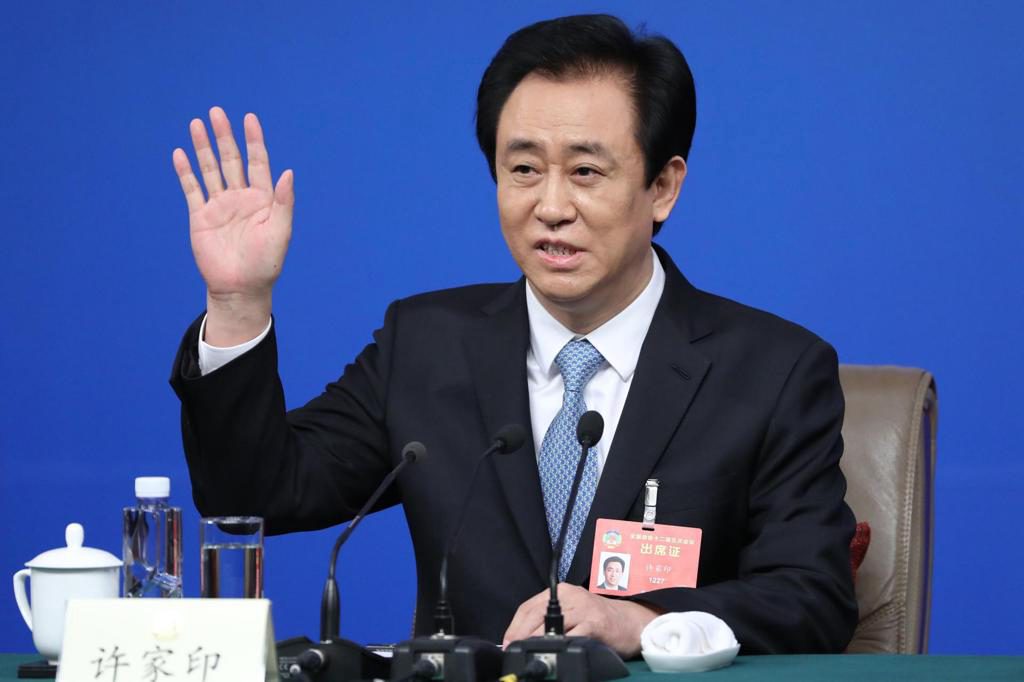 El fundador del gigante inmobiliario chino Evergrande, condenado a cadena perpetua