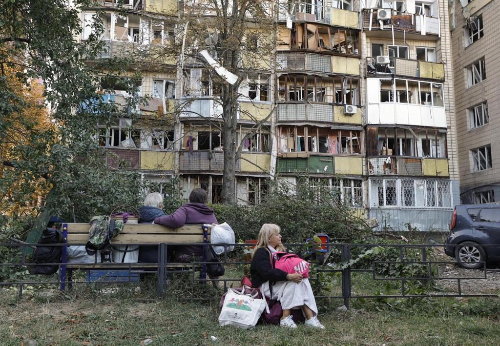 Ascienden a 15 los muertos y a 39 los heridos en ataque masivo nocturno ruso contra Kiev