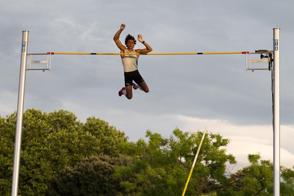 Duplantis gana con autoridad pero sin un nuevo récord del mundo