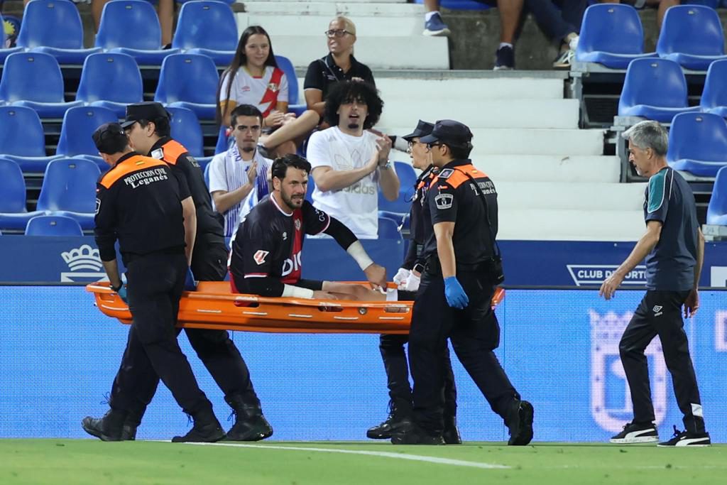 Batalla, lesionado tras una jugada con Toni Martínez