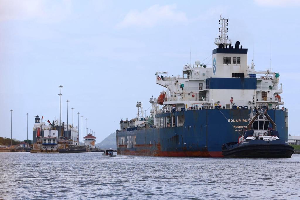El Canal de Panamá reduce el tránsito diario de buques de 36 a 32 para enfrentar a El Niño