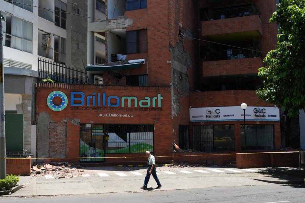 Cali intenta retomar sus actividades mientras reconstruye sus calles y enfrenta el duelo