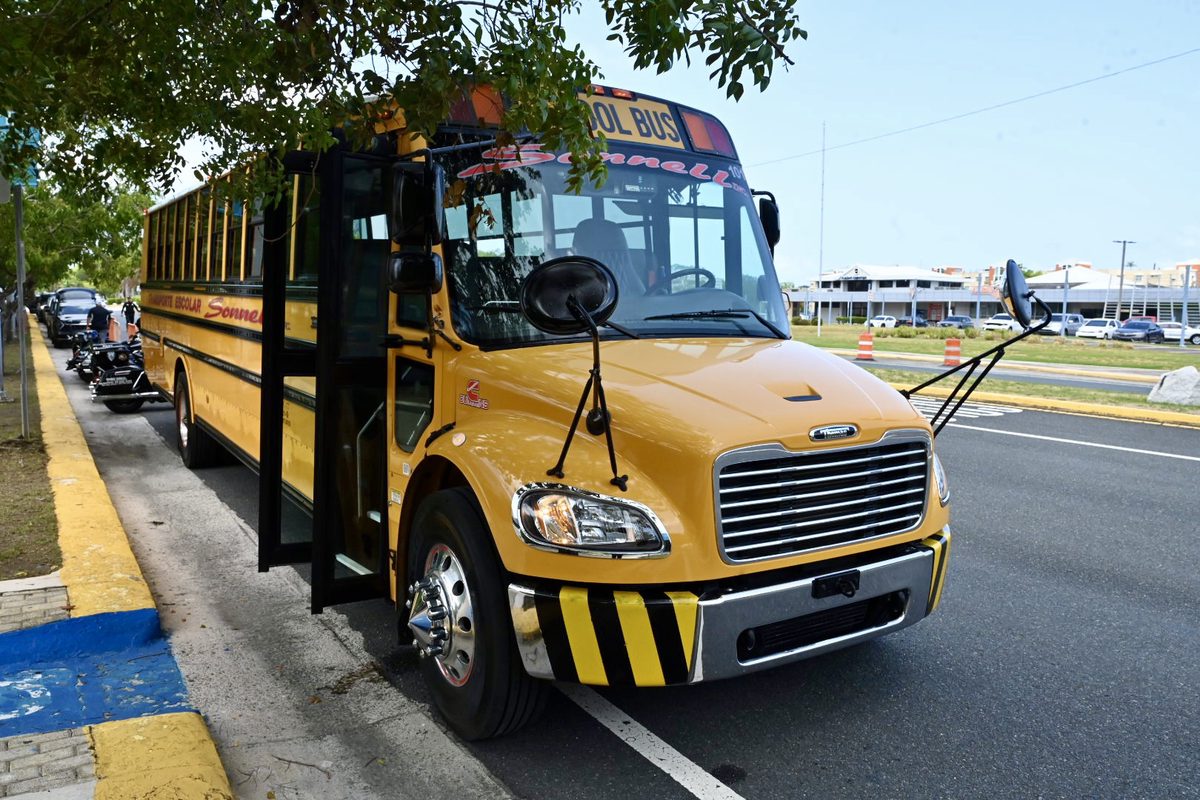Así operarán las guaguas, el tren y Uber para los conciertos de Bad Bunny