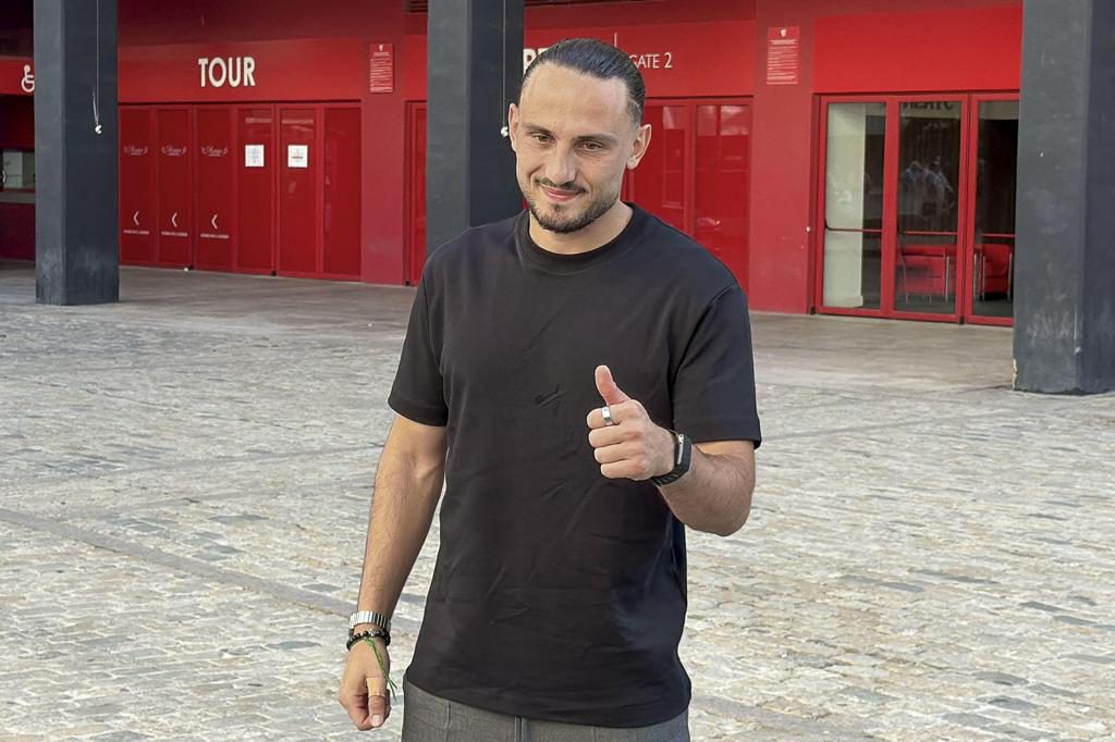 El Sevilla hace oficial el fichaje del georgiano Kochorashvili, convocado para Bilbao
