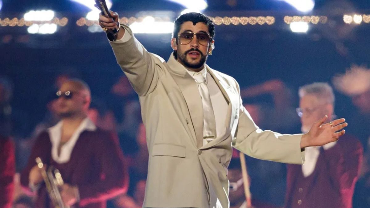 Bad Bunny llama al pueblo a resistir ante la crisis: «A este pueblo lo salvan ustedes»