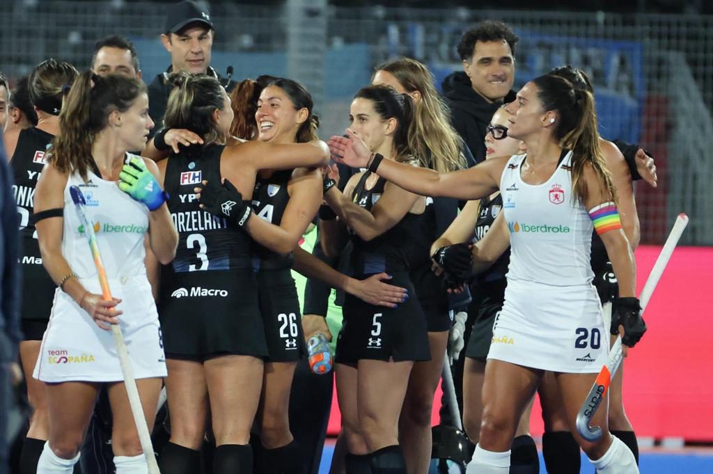 España cae ante Argentina y se complica el pase a semifinales (3-0)