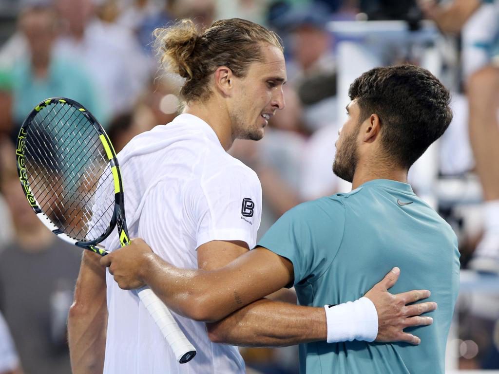Zverev adelanta a Alcaraz