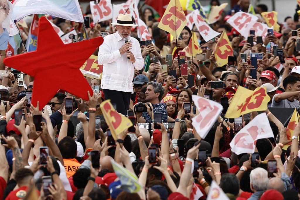 El agujero en el bolsillo de los brasileños, un lastre electoral para Lula