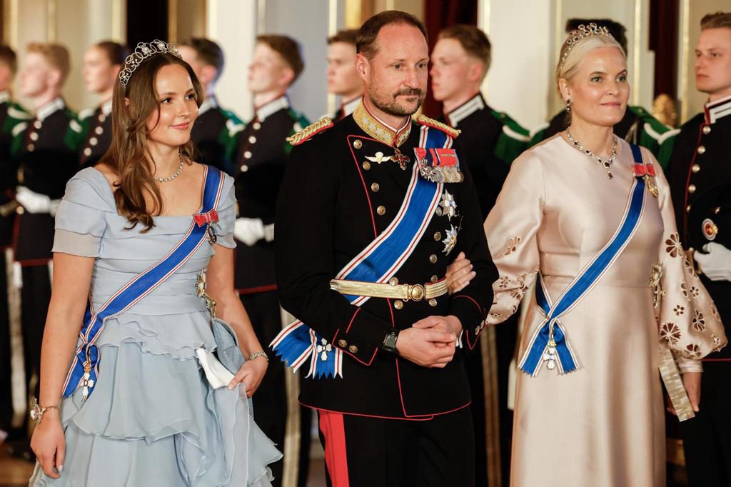 Los príncipes Haakon y Mette-Marit de Noruega celebran sus bodas de plata en privado